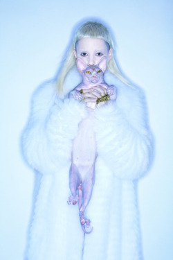 I AM IN LOVE WITH YOLANDI.