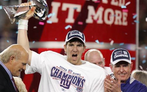 imthatkindofgirl:  Super Bowl XLII → Super Bowl XlVI  I love the contrast in these shots.