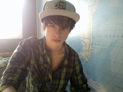icrushguys:  Cute and Hot guys here in http://icrushguys.tumblr.com/ 