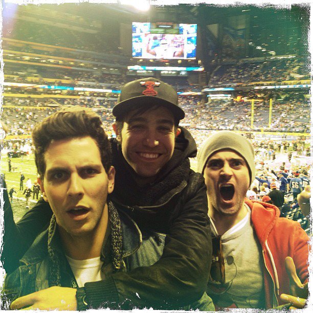 petewentz-: popyawhitecollarsup:  cobrastarship:  Sports are awesome Gabe   awwmy