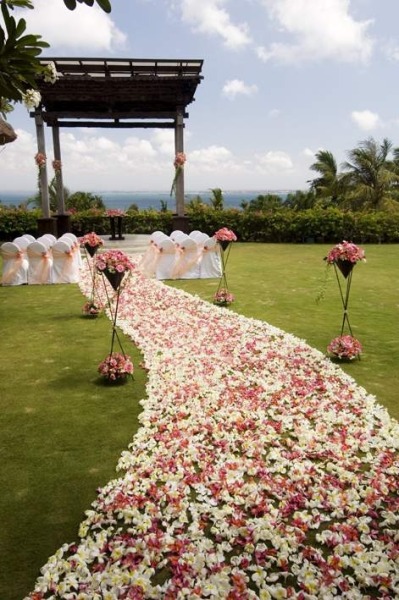 pamelasplaceinmi:
“ This would be a lovely walk down the aisle.
”
gorgeous!