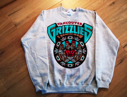 domchucktaylor:  What I’d do for this crewneck.