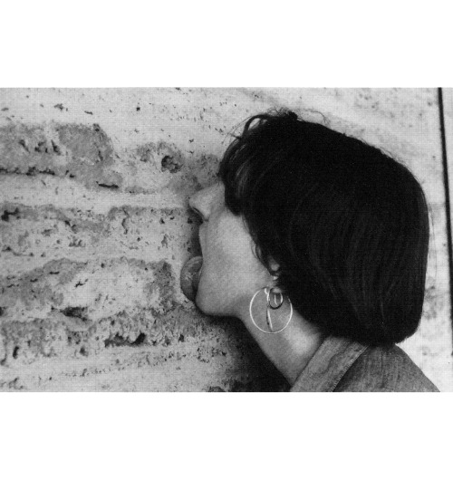 betonbabe: CAROLYN BUTTERWORTH LICKING THE BARCELONA PAVILION, 1992 …i bet there are architects who
