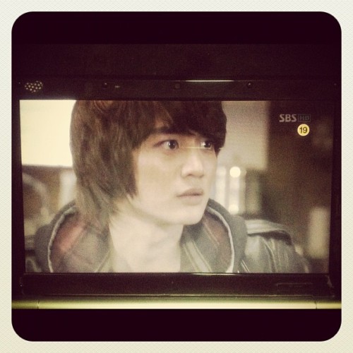 Watching Minho’s sitcom while eating milo snow ice. 👍🍧 #minho #shinee (Taken with instagram)