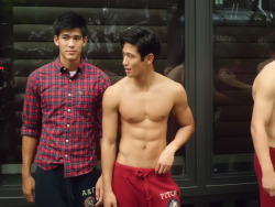 I kinda like the guy on the left better =) Cute!     hotasianhunks: