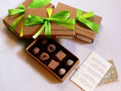 Shake your Garden Bon Bon
Does your valentine have a greenthumb? Give ‘em Garden Bon Bons, non-edible truffles (aka seed balls) made from organic compost and clay.