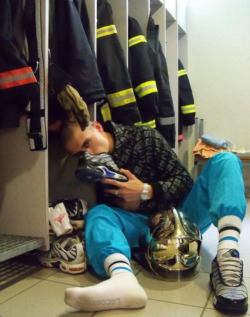 humiliationverbale:  butt-chicks:  mansmells:  French Fire Fighter Sniffer  lacoste socks so fancy   french fire fighter are so teasing, especially whith big sweaty feet in TNs