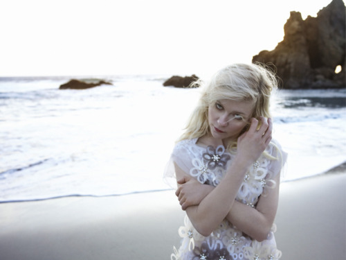 thepyramids:  Kirsten Dunst shot by Yelena Yemchuk for the February 2012 issue of Vogue Italia. 