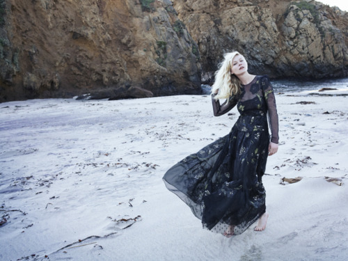 thepyramids:  Kirsten Dunst shot by Yelena Yemchuk for the February 2012 issue of Vogue Italia. 