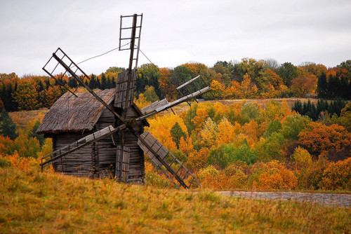 by Todor Kamenov 石拓 on Flickr.Autumn at Museum of Folk Architecture and Folkways of Ukraine in Pyroh