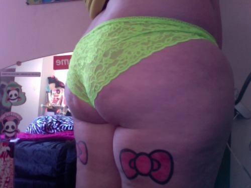 awkwardpandaisawkward:  butts. heh.