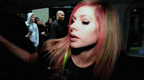 my-world-avril-lavigne:  Hoje vi que tenho followers que me fizeram pensar que vale