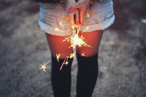  Sempre vai parecer que algo está errado, que as coisas não saíram como o planejado, sempre vai faltar um alguém especial, um abraço apertado, um sorriso sincero, um beijo inesperado, um amigo com quem desabafar; nunca estamos satisfeitos com