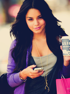idg2f:  srfthetrf:  she gazin ! lol   i saw her at ma work:)