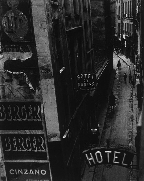 luzfosca:  Brassaï La rue Quincampoix et ses hôtels de passe, ca. 1932 Thanks to wonderfulambiguity