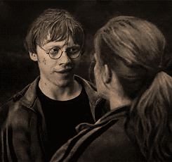  Top 25 Ron/Hermione movie moments ↦ 21. ‘Hermione’s got nice skin.’  
