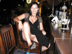 exposed-in-public:  Bar show-off Happy Flashing