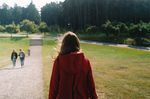 um-dia-talvez:  Aprendi que não adianta falar dos meus problemas, pras pessoas ao meu redor. Elas não se importam. (umdiatalvez) 