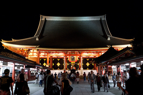 discolor:  Asakusa - Sensoji Temple (by jimmyxpark)