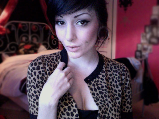 themaxdavis:  sellyourseconds:  I look so much older with my hair up  yip perfect