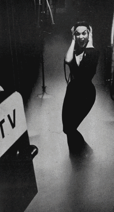 sinisteress:  Vampira. 