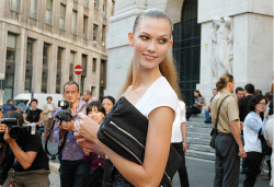  karlie is so gorgeous. 