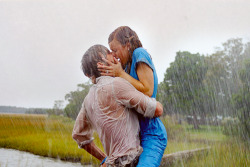 storyofpassion:  kissing in the rain! 