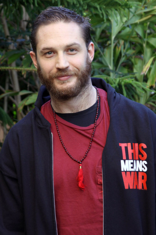 tomhardyvariations: Here’s that great photo untagged and in high quality, thanks to tom-hardy.