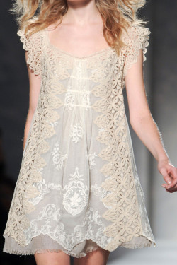 Alberta Ferretti, Spring 2011