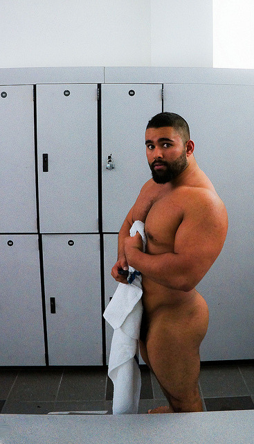 noodlesandbeef:  The gym is usually too busy for me to use my nice camera, which is why most gym shots are from my cellphone. But today was perfect! My first good workout in weeks and then the locker room was empty!   Also, sorry for being too busy for