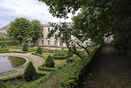 13neighbors: Jardin à la Française by besopha on Flickr.