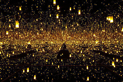 clockworkheartbeat:  djstoxafranz:  Infinity Room by 82 year old japanese artist Yayoi Kusama. It’s simply a room filled with wall to wall mirrors and lights to give you the feeling of being infinite. Located at the Tate Modern in London so sorry USA