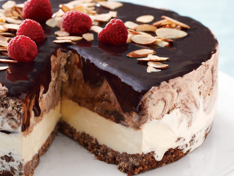 GLAZED MOCHACHINO ICE CREAM CAKE Makes: 16 slices Prep Time: 15 min. Total Time: 40 min. To make thi