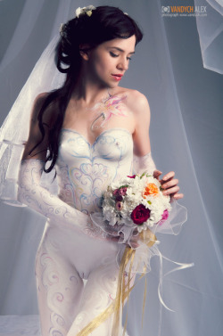 pompouspaul:  Now, here is a unique wedding ‘dress’.   Honey  moon?