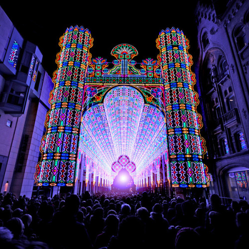 kari-shma:  A Cathedral Made from 55,000 LED Lights  The Luminarie De Cagna is an imposing cathedral-like structure that was recently on display at the 2012 Light Festival in Ghent, Belgium. 