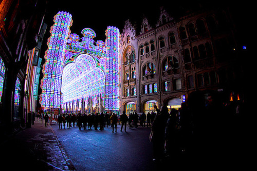 kari-shma:  A Cathedral Made from 55,000 LED Lights  The Luminarie De Cagna is an imposing cathedral-like structure that was recently on display at the 2012 Light Festival in Ghent, Belgium. 