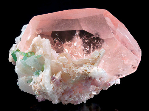 pyrrhic-victoria:A rare mix of minerals. Morganite, Tourmaline, Cleavelandite and Lepiodite 