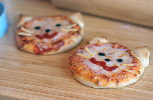thenommables:  Kitty Pizza for Toddlers (by LoveBones)  @AdorableBipolar