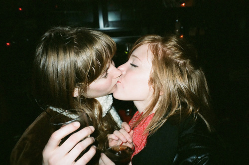 lipsticklesbians.tumblr.com/post/17609310785/