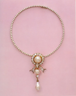 ohsoromanov:  A diamond and pearl necklace that belonged to Empress Marie Feodorovna of Russia. The necklace was later signed by Cartier. This was sold by Grand Duchess Xenia to Lady Lydia. 