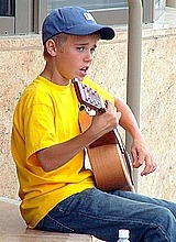 justin-kidrauhl:  Justin Bieber won awards , performed at madison square garden and