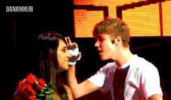 feelingsforjbieber:  “Eu não posso viver iludida em um sonho, mas também não