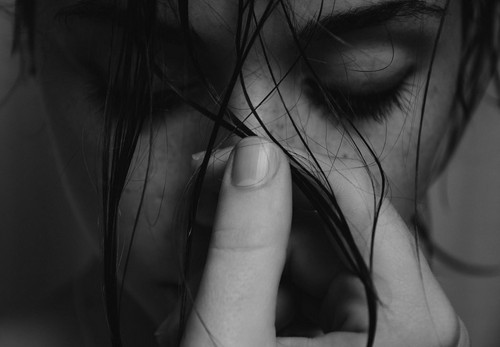 elemayer:  L’amore è nudo, nella mia carne esposta e luminosa..Precario, come le tue certezze ed effimero come l’esisterema nell’unione dei corpi si cela l’eternità. (E.M.) 