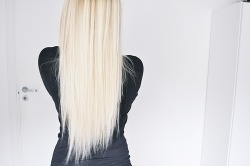 the-oasis:  omg her hair :O 