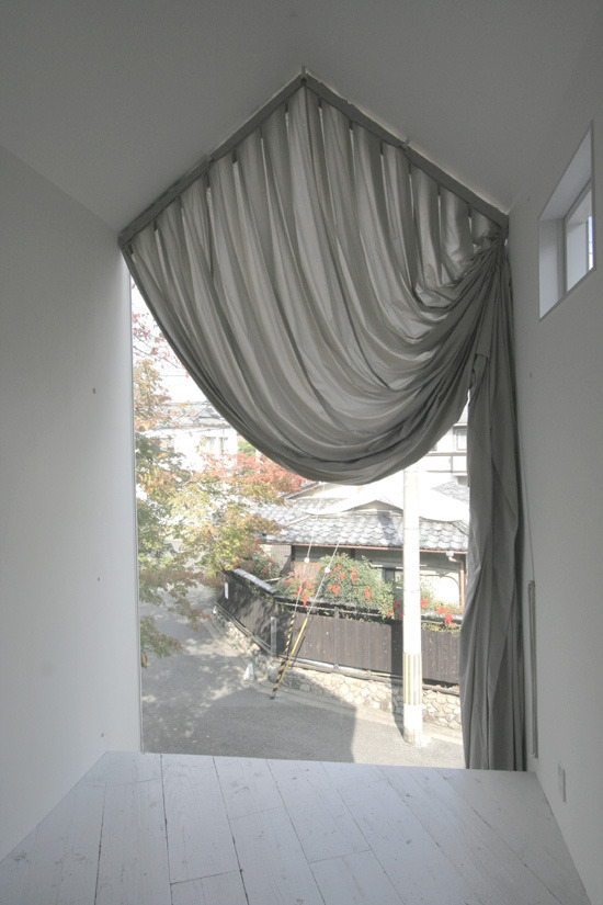 Hideyuki Nakayama.
Yes! More curtains please.