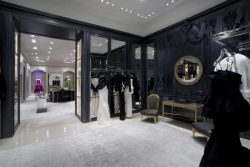 in-luxury:  boutique_dior_montaigne 