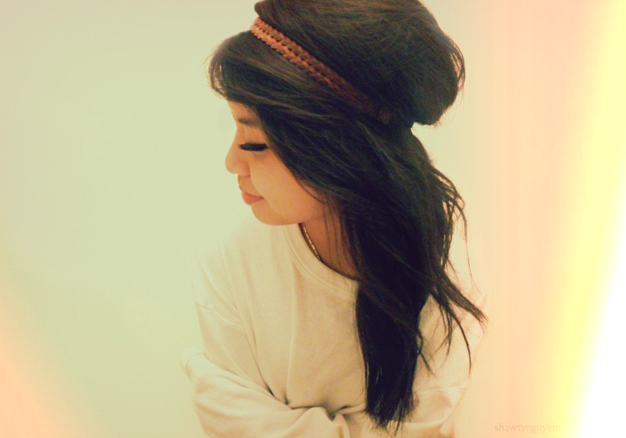 fth-cuhh:   fth-cuhh:  uuuuuyy a girl that wears that on there forehead or hair&lt;3