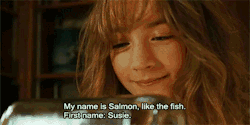 vivoenmimundoinventado:  adolescencia-poetica:  “Mi nombre es Salmon, como el pescado. Primer nombre Susie. Tenia catorce años cuando me asesinaron el 6 de diciembre de 1973”   cómo se llama esta película??  La película se llama Desde mi cielo c: