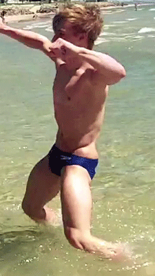 footyandthings:  tumblytumbl:  Jack likes what he sees … I think I need help. >_>  haha thats fucking hot dude 