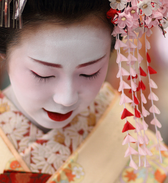 blue-serendipity:  Maiko : Satohina by momoyama on Flickr. 